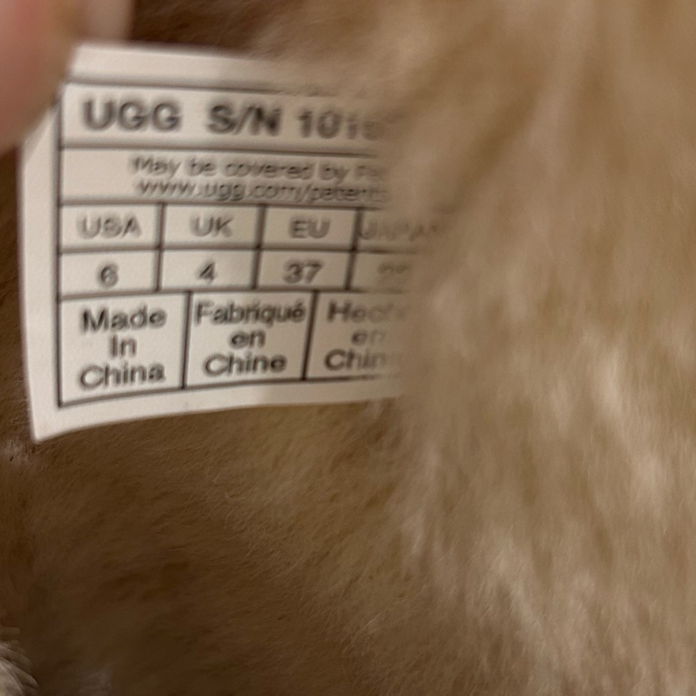 Ugg Bailey Button 2 - image 3